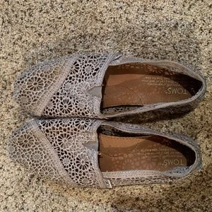 Grey Lace Toms